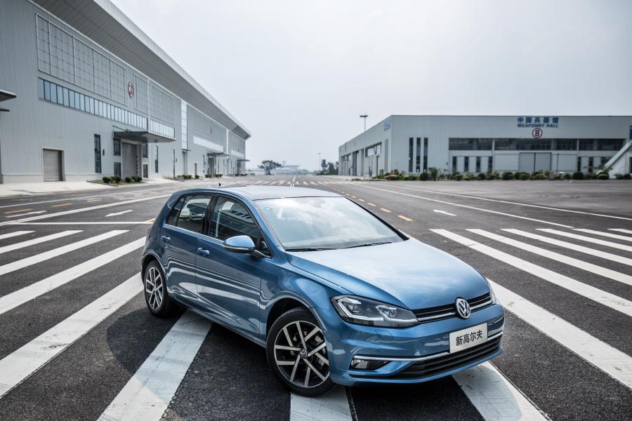  Volkswagen Golf 280 TSI 5-Door (Typ 5G) 2017 года  (CN) (фото 16 из 23)